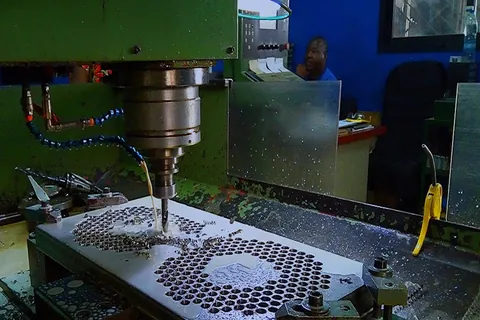 Machine-outil de l’atelier PRECIX SARL à Yopougon
