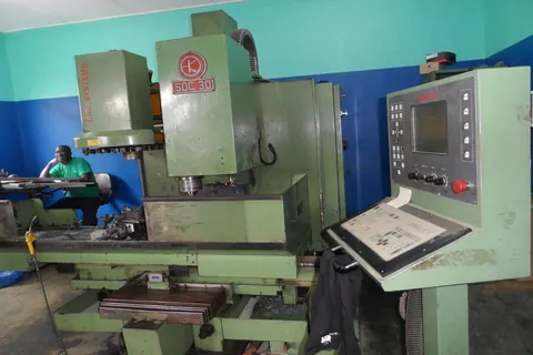 Machine-outil de l’atelier PRECIX SARL à Yopougon