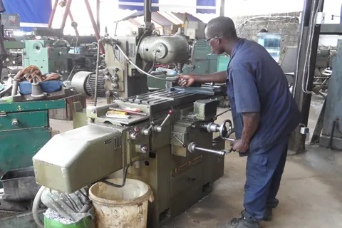 Machine-outil de l’atelier PRECIX SARL à Yopougon