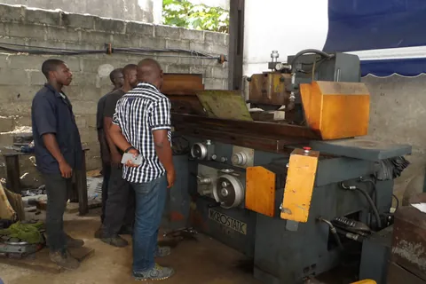 Machine-outil de l’atelier PRECIX SARL à Yopougon