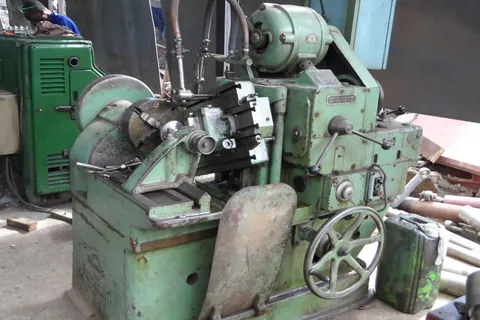 Machine-outil de l’atelier PRECIX SARL à Yopougon